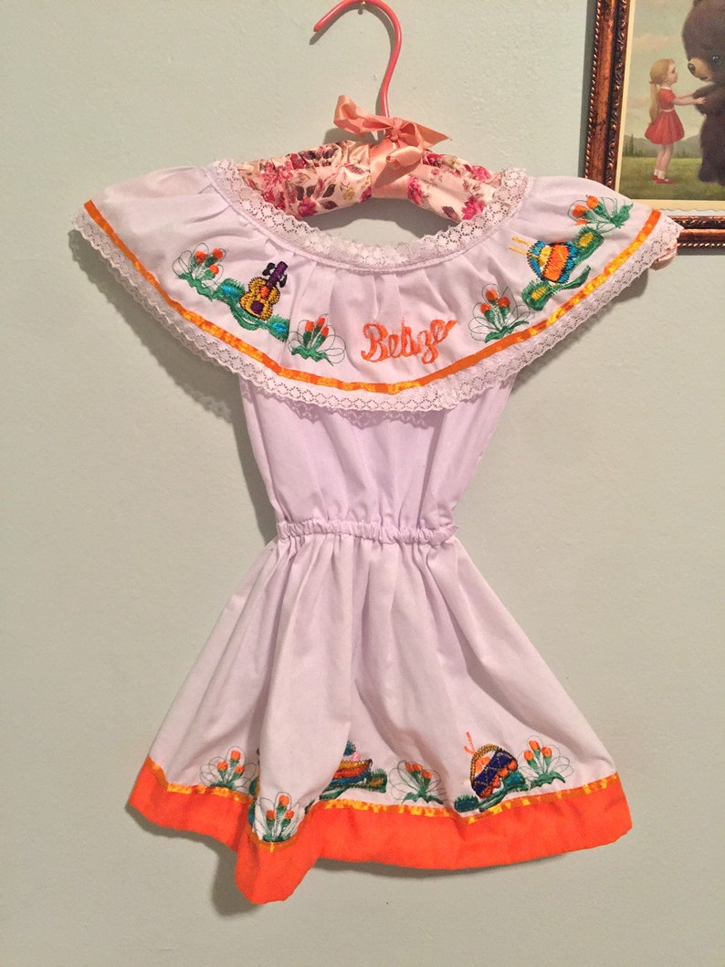 Vintage embroidered Belize girl/'s dress with lace trim