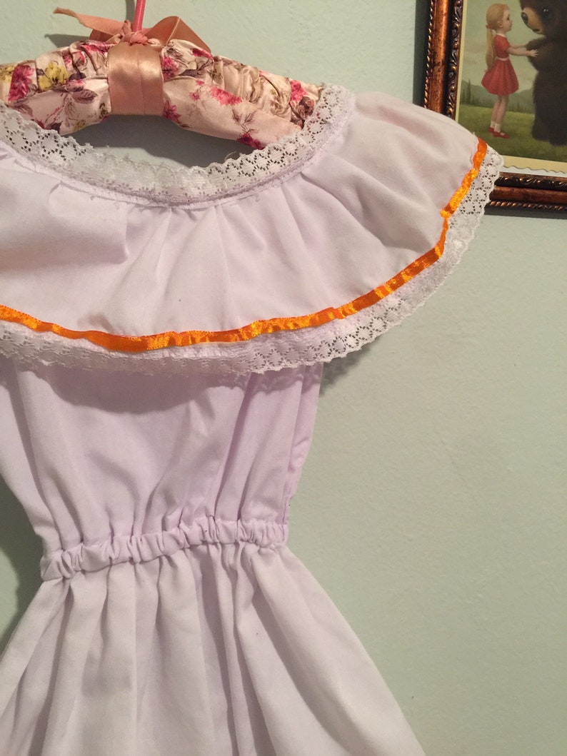 Vintage embroidered Belize girl/'s dress with lace trim