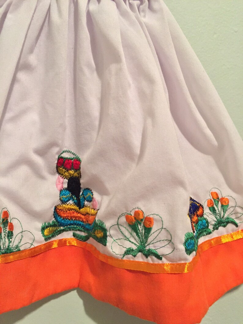 Vintage embroidered Belize girl/'s dress with lace trim