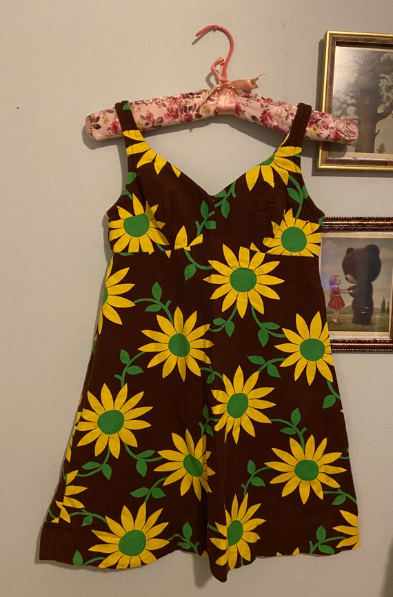 Vintage juniors brown dress with yellow flowers • 