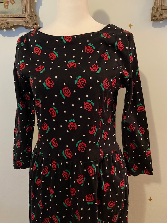 Vintage black cotton dress with red rose and polk… - image 1