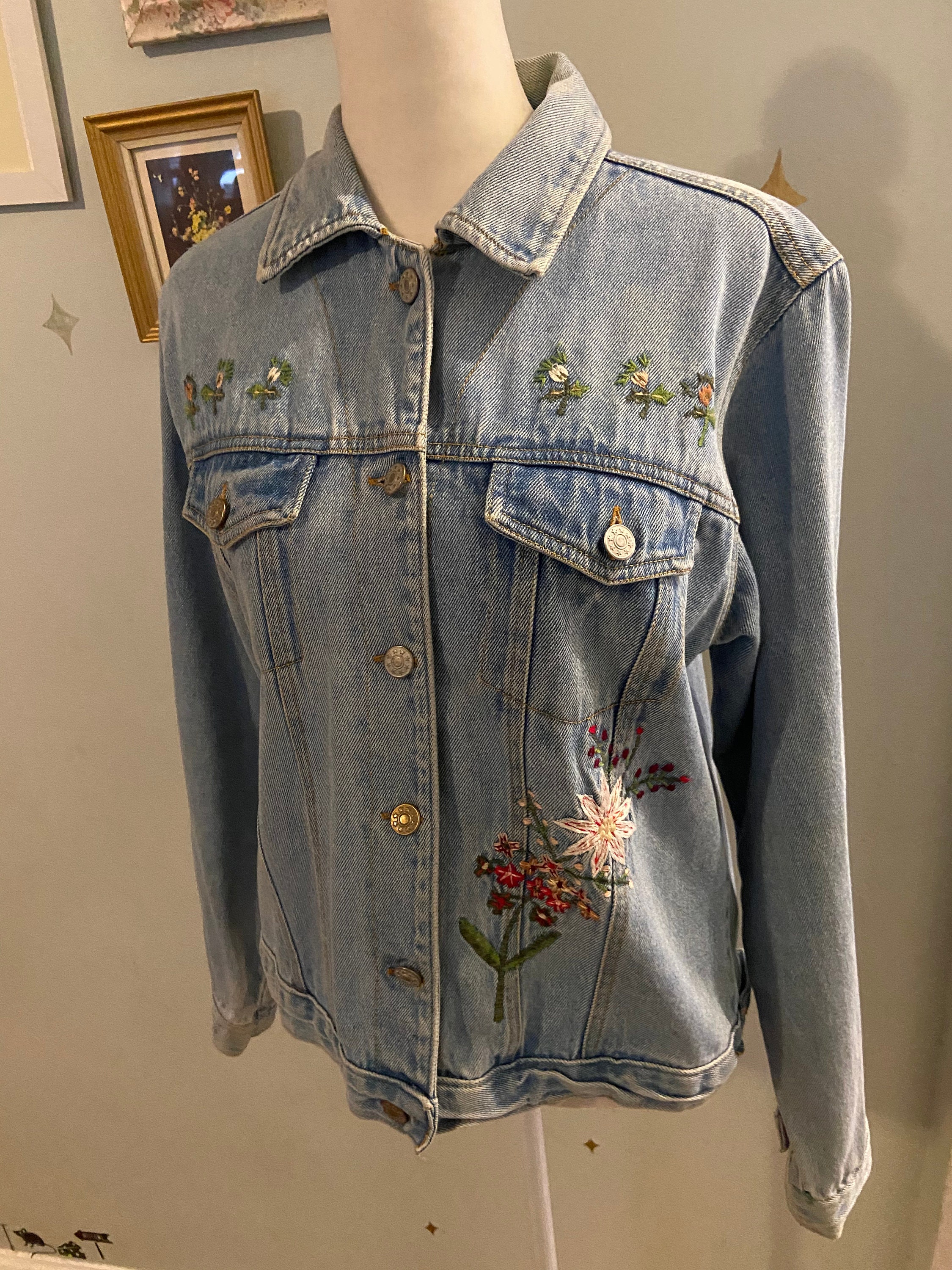 Vintage Light Denim Jacket With Floral Embroidery and