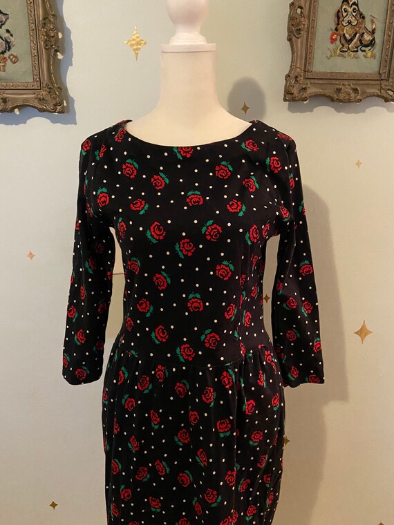 Vintage black cotton dress with red rose and polk… - image 5