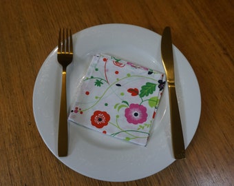 Cloth Table Napkins set of 4 WHITE with retro flowers Kitchen eco friendly Zero Waste