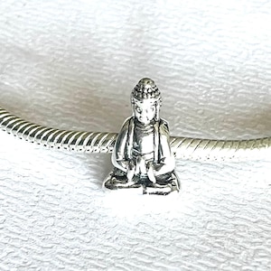 Ciondolo Buddha in meditazione felice, argento, da utilizzare su braccialetti Pandora o di altre marche
