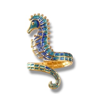 Beautiful seahorse ring 1.8 cm diameter