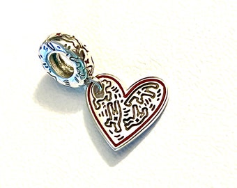 Charm de plata Corazón con dibujos de Keith Haring para usar en pulseras Pandora u otras marcas.