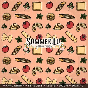 Peut inclure: Un motif sans couture représentant différents types de pâtes, des tomates et du persil sur un fond pêche. Le texte "SUMMERLU DESIGN STUDIO" est au centre du motif.