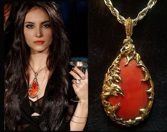 Gorgeous Boho style 15" vintage gold tone & deep red & diamante pendant necklace