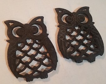 Vintage 1970s Pair of Small Black Cast Iron Owl Trivets, Kitchen Decor