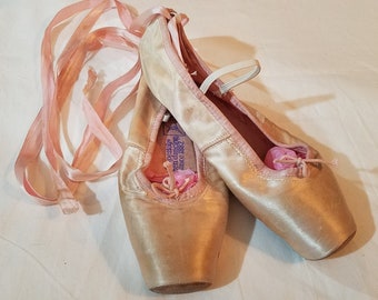 Vintage Pink Satin Pointe Ballet Shoes Slippers, Ballerina Leather Soles, Capezio USA