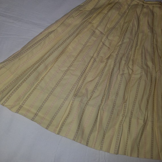 Vintage 1950's Yellow Striped Pleated Skirt, Fitt… - image 9