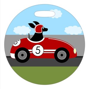 Bagagelabel - zwarte raceauto voor het besturen van een hond