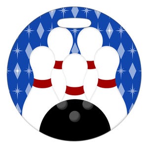 Puede incluir: Una bola de bolos azul y blanca con una franja roja y un pin negro con tres pines blancos en el fondo.
