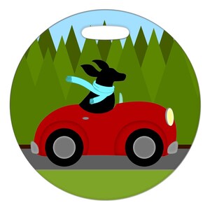 Bagagelabel - Dog Driving in the Country - rond plastic bagagelabel