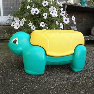Vintage Rubbermaid TURTLE Storage Step Stool 1990s 90 s Cute Kid s