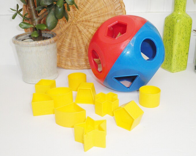Vintage 1970s Tupperware Shape Sorter Sorting Ball Children's Toy Shape