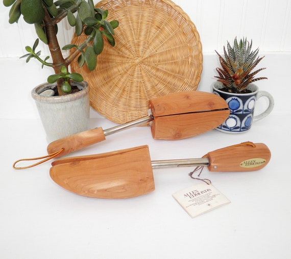Allen Edmonds, Vintage 1980s Allen Edmonds Aromatic Cedar Shoe Trees Stretchers Shoe Care 80's New Deadstock Adjustable Wooden Classic Men's Wardrobe