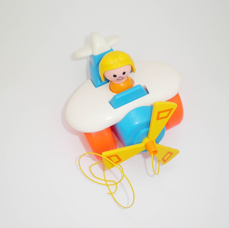 Nostalgic 1980/'s Fisher Price pull along vintage AIRPLANE toddler plane toy with pilot