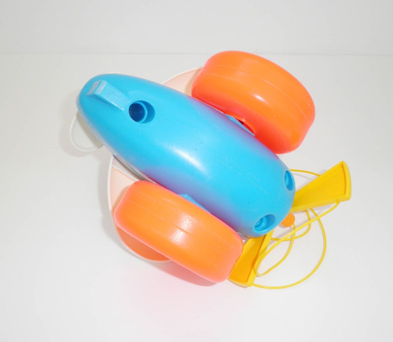 Nostalgic 1980/'s Fisher Price pull along vintage AIRPLANE toddler plane toy with pilot