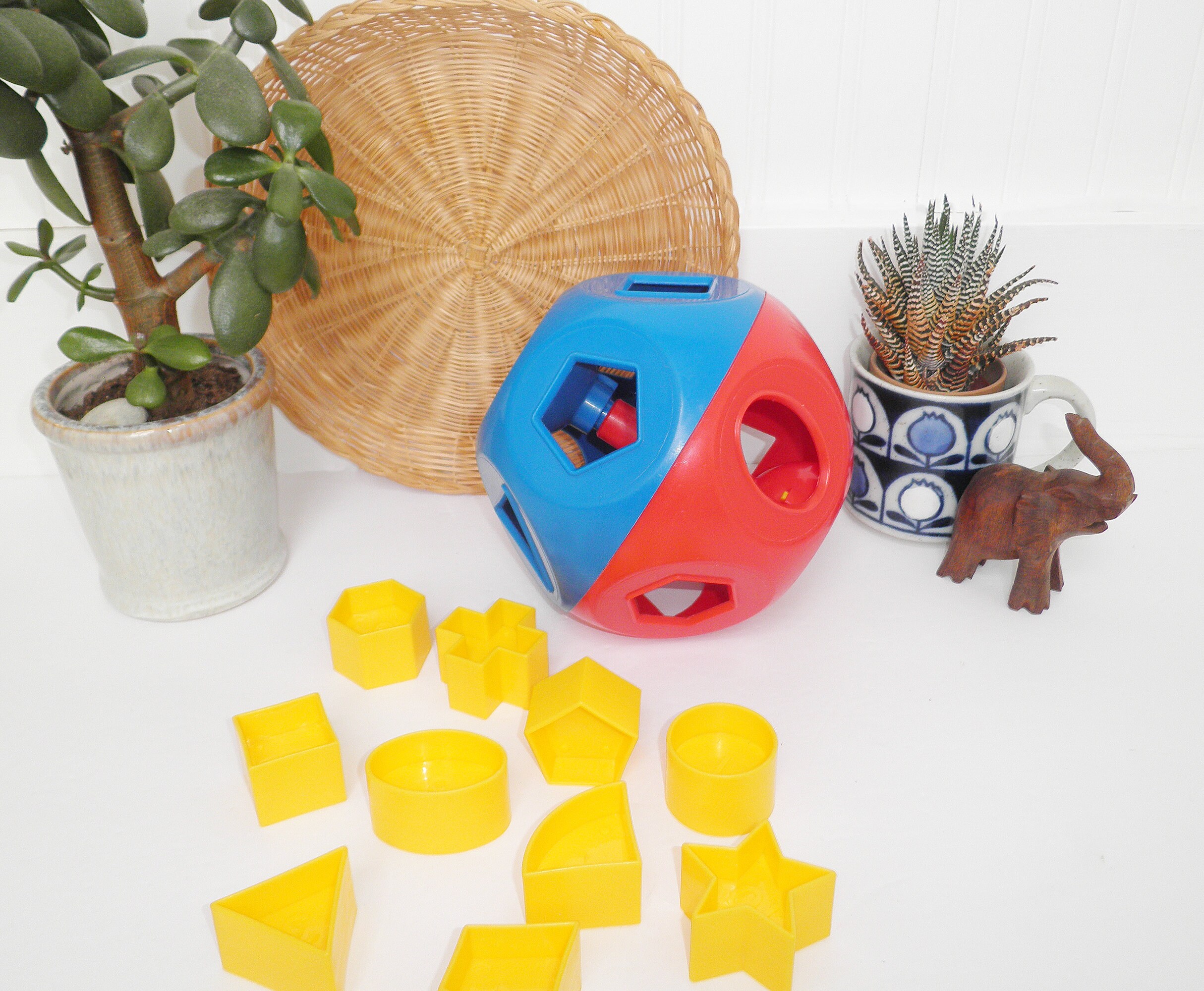 Vintage 1970s Tupperware Shape Sorter Sorting Ball Children's Toy Shape