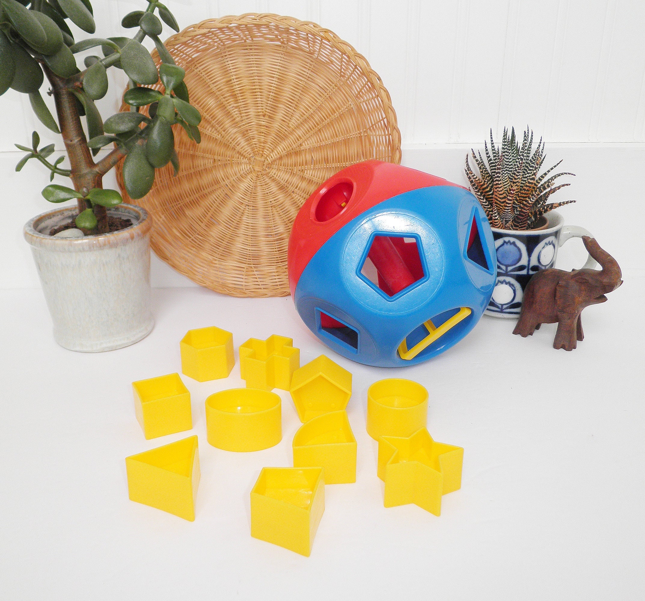 Vintage 1970s Tupperware Shape Sorter Sorting Ball Children's Toy Shape