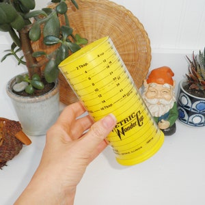 Vintage Metric Wonder Cup Kitchen Measuring Gadget 1970s Milmour Products  Skokie Illinois Yellow 2 Cup Original Farmhouse Baking 70's Retro 