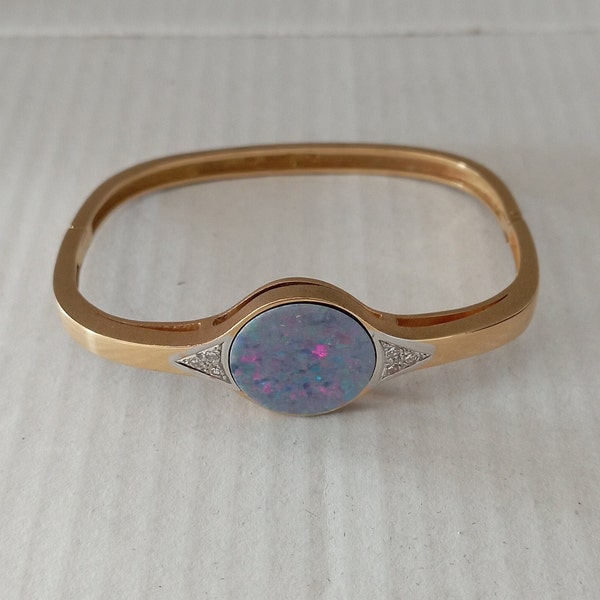 Outstandingly beautiful 18k gold opal bangle from the early 1970s