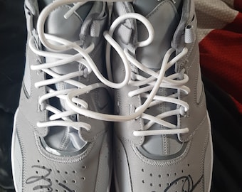 Michael Jordan Chicago Bulls #23 Signed NIKE RETRO SHOES Hologram On-Line Authentication