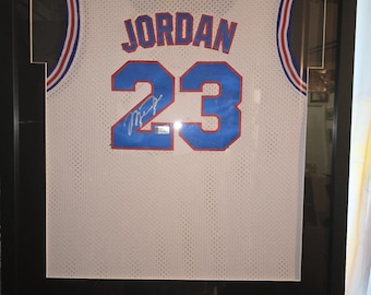 Michael Jordan Chicago Bulls 23 Signed LOONIE TUNE, Tune Squad JERSEY Hologram Authentication