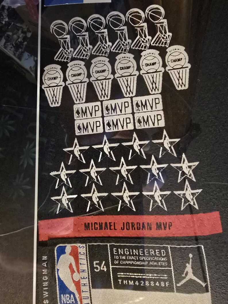 Maglia da baseball NBA Nike Swingman #23 autografata e incorniciata di Michael Jordan dei Chicago Bulls, con ologramma di autenticazione. immagine 7