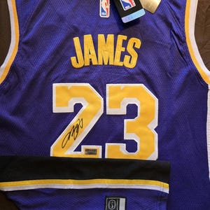 Lebron James Los Angeles Lakers #23 Signerad NIKE Road Lila Tröja Hologram med Online-autentisering