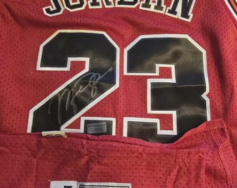 Michael Jordan #23 Chicago Bulls CAMISETA DE LOCAL FIRMADA en rojo holograma con autenticación en línea