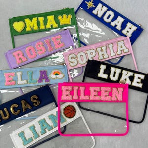 Benutzerdefinierte klare Tasche mit Patches, Make-up-Kosmetiktasche mit Namen, Chenille Varsity Letter Patches Reise klarer Beutel Dupe, Brautgeschenk für sie