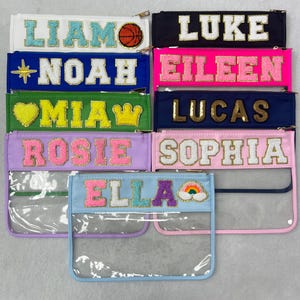 Pochette transparente personnalisée avec écussons, trousse de maquillage avec nom, pochette transparente de voyage avec écussons en chenille universitaire, cadeau de mariée pour elle