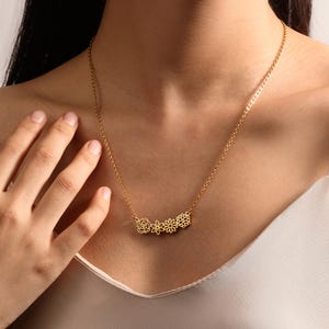 Dainty Birth Flower Necklace, Gold Birth Flower Bouquet Necklace, Birth Flower Jewelry, Birth Flower Family Gift, Mothers Day Gifts