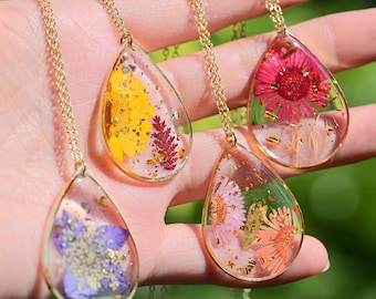 Personalized Birth Month Flower Necklace, Pressed Birth Flower Pendant Necklace, Unique Resin Pressed Flowers Necklace, Birthday Keepsake