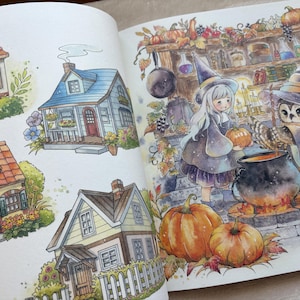 Pu&ograve; includere: Illustrazione ad acquerello di una scena stravagante con una strega, un gufo e zucche. La strega e il gufo sono vicino a un calderone. L'immagine presenta anche diversi disegni dettagliati di case colorate con giardini. Il tema generale &egrave; la fantasia e l'autunno.