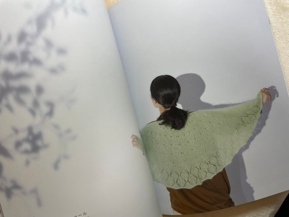 ★期間限定★送無★handmade 編み物 ケープ ストール 黒 白薔薇 凛ニット lolita クリスマス プレゼント ガーリー ウール100% 週末の手あみ ショール、ストール、ケープ、スヌード+小もの\u2015かぎ針あみと棒針あみ (主婦の友生活シリーズ)