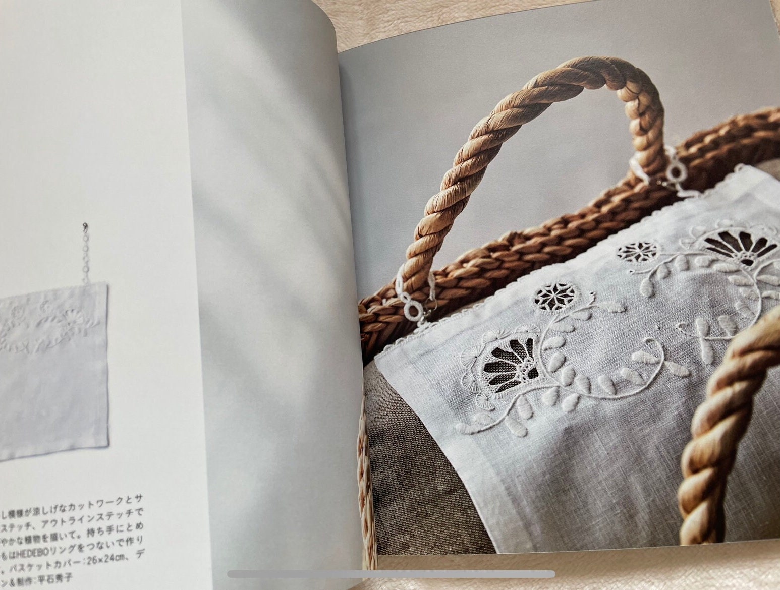 デンマークの小さな白い刺繍ヘデボ 伝統デンマーク刺繍 - 日本の