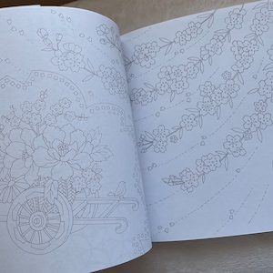 Traditional Japanese Flowers and Elegant Waka Poems Coloring Book ...