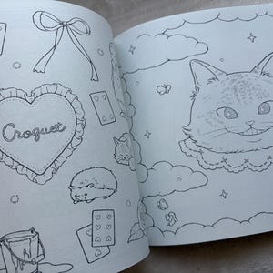 Alice and Dinah's Adventures in Wonderland Coloring Book - Japanese Coloring Book image 2