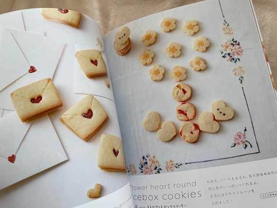 Puffy Cookies and Cute Baked Sweets - Japanese Craft Cooking Book