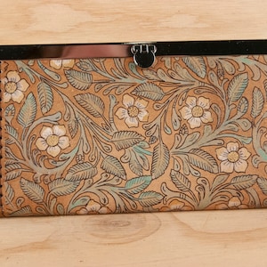 Portefeuille de chéquier en cuir - Portefeuille d’embrayage pour femmes dans le modèle Cady avec des fleurs et des vignes de style occidental - Idée cadeau du troisième anniversaire