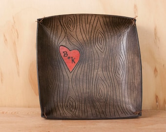 Plateau valet en cuir pour lui - Fourre-tout personnalisé dans le joli motif avec grain de bois et cœur - Rouge et noir antique - Troisième anniversaire