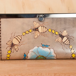 Billetera de embrague de cuero - Patrón de línea de abejas - Cuero en turquesa, amarillo, oro, verde y negro antiguo