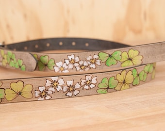 Bracelet mandoline - Cuir pour un style ou mandoline de style F - Motif chanceux avec trèfles et fleurs - Vert, blanc, noir antique