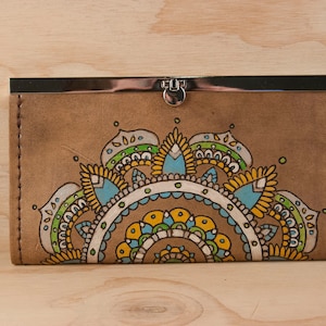 Cartera de chequera de cuero - cartera de embrague para mujer con patrón Mandala en verde, turquesa, plata y marrón antiguo - tercer aniversario