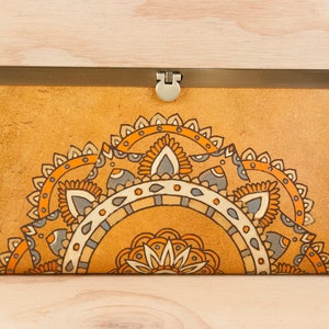 Billetera de chequera de cuero - Monedero de embrague para mujer con patrón Mandala en naranja, gris, oro y bronceado antiguo - Idea de regalo del tercer aniversario