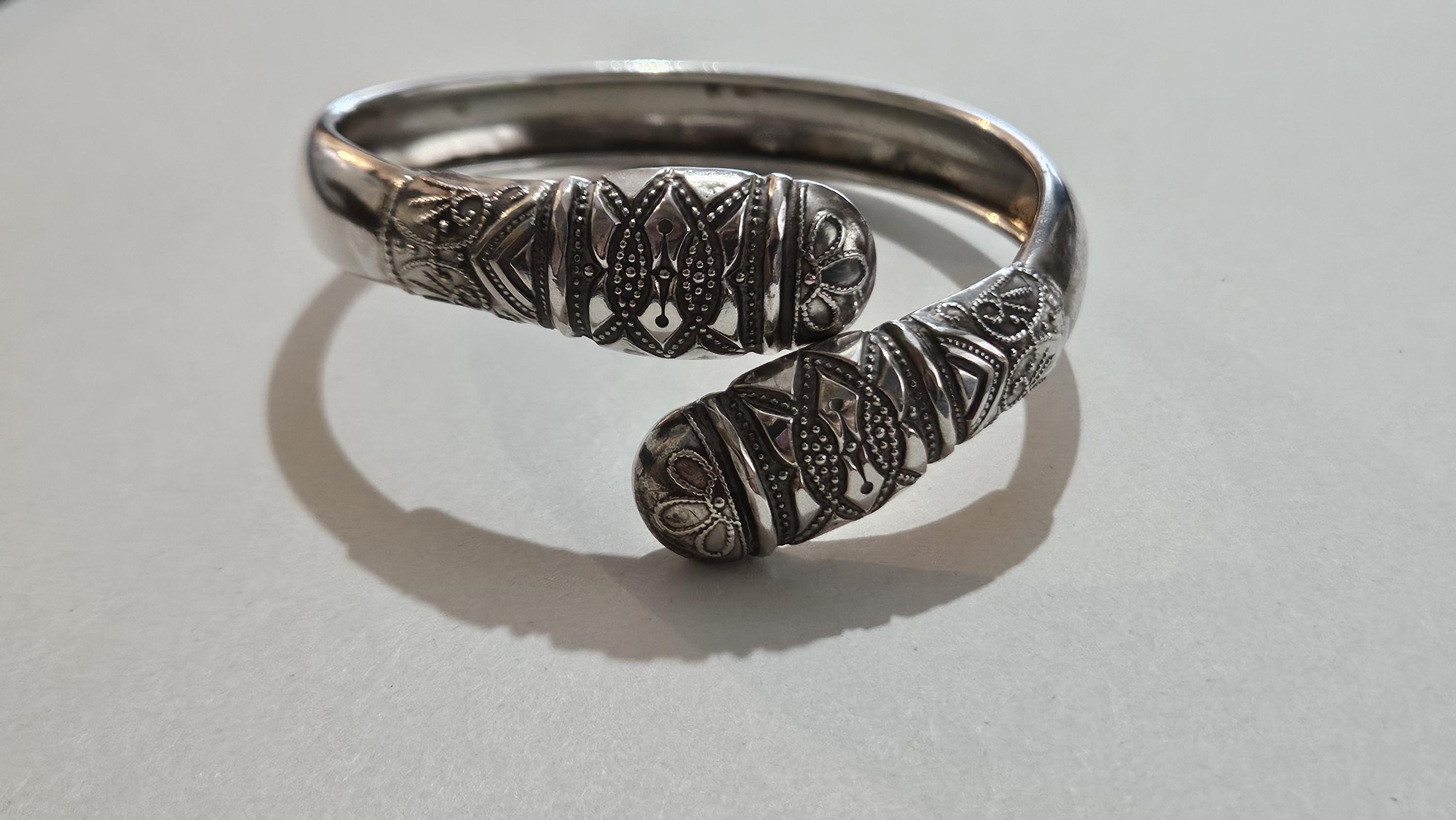 Vintage Karen Hill Tribe Silver Bangle • Repoussé Thai Bracelet - Etsy